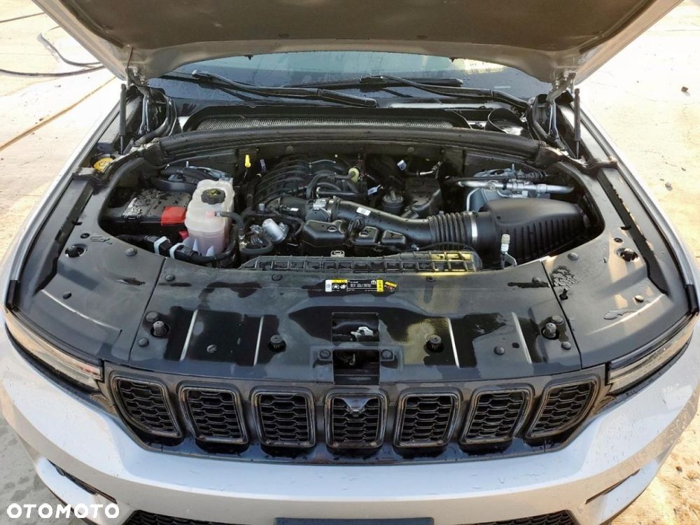 Jeep Grand Cherokee - 12