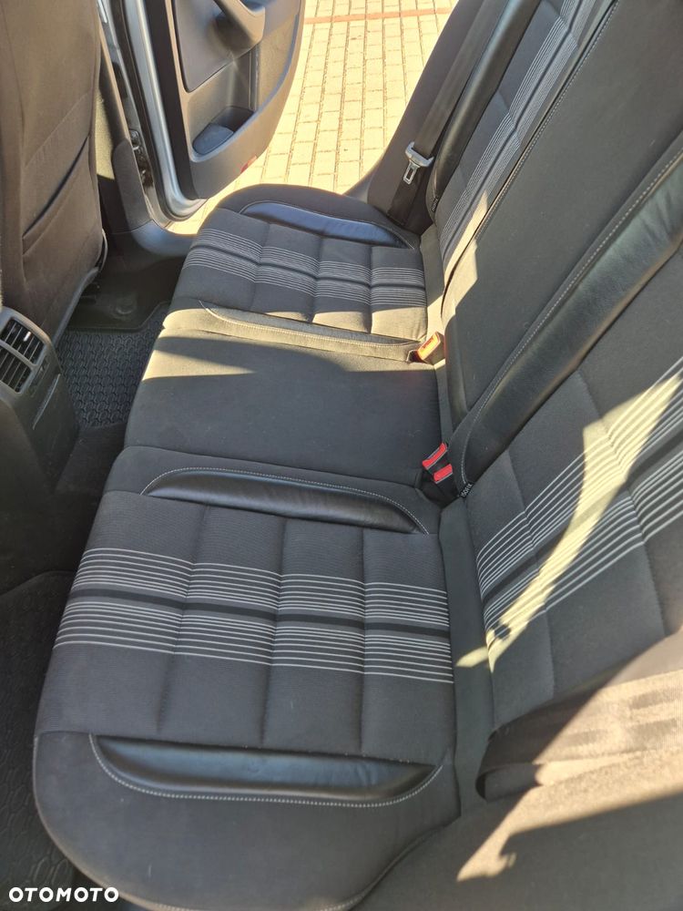 Volkswagen Golf 1.6 TDI Highline - 8