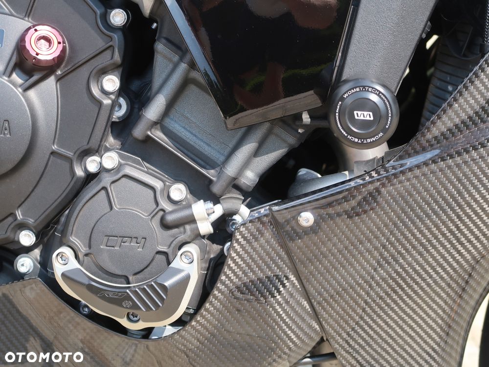 Yamaha R1 - 14