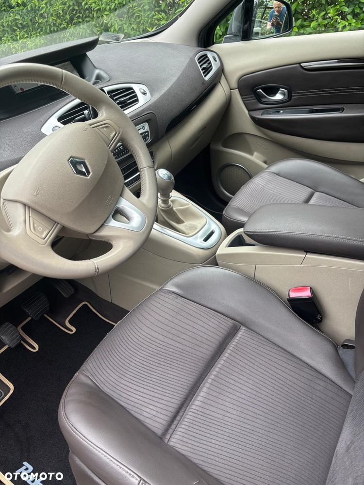 Renault Grand Scenic Gr 1.9 dCi Privilege Euro5 - 12