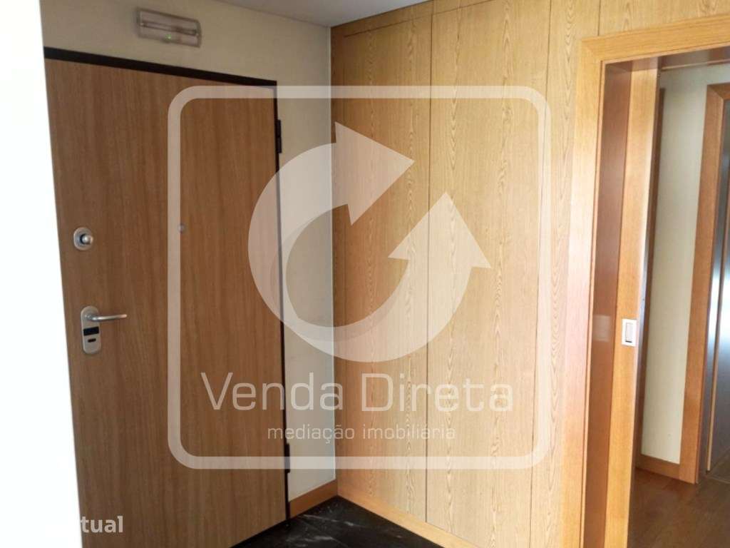 Excelente T3 com 213 m², Suíte, Varanda, Estacionamento e Arrecadaç... - Grande imagem: 3/26