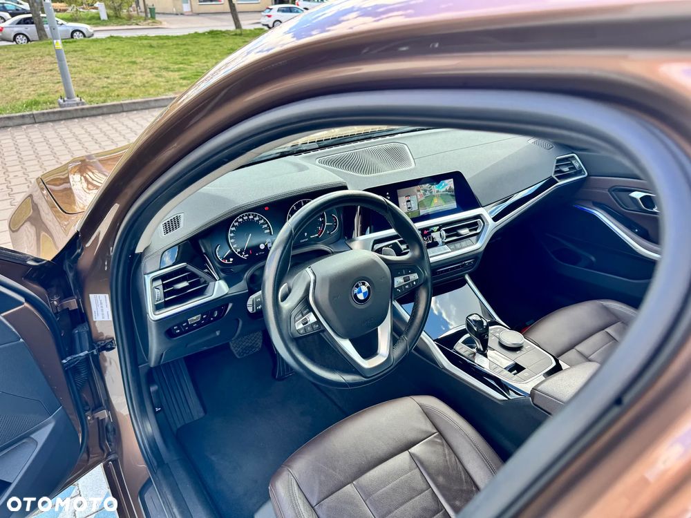BMW Seria 3 320i Luxury Line sport - 13
