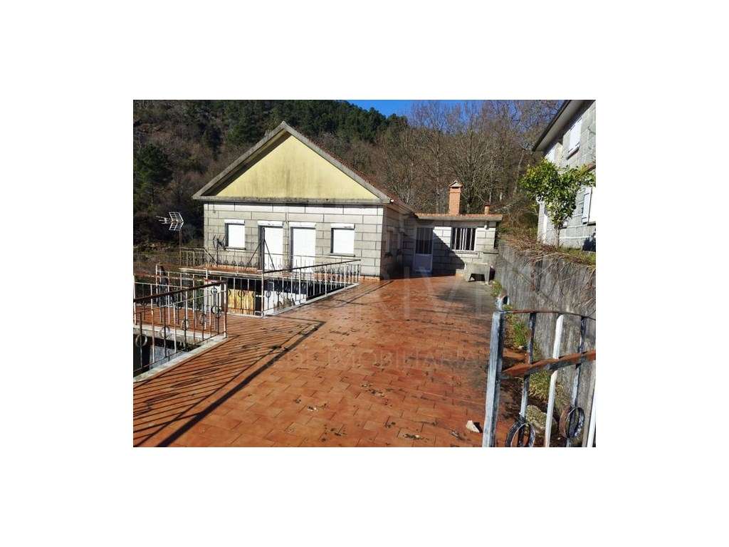 Moradia T2 com Anexo e Garagem em Castro Laboreiro, Melgaço - Grande imagem: 4/8