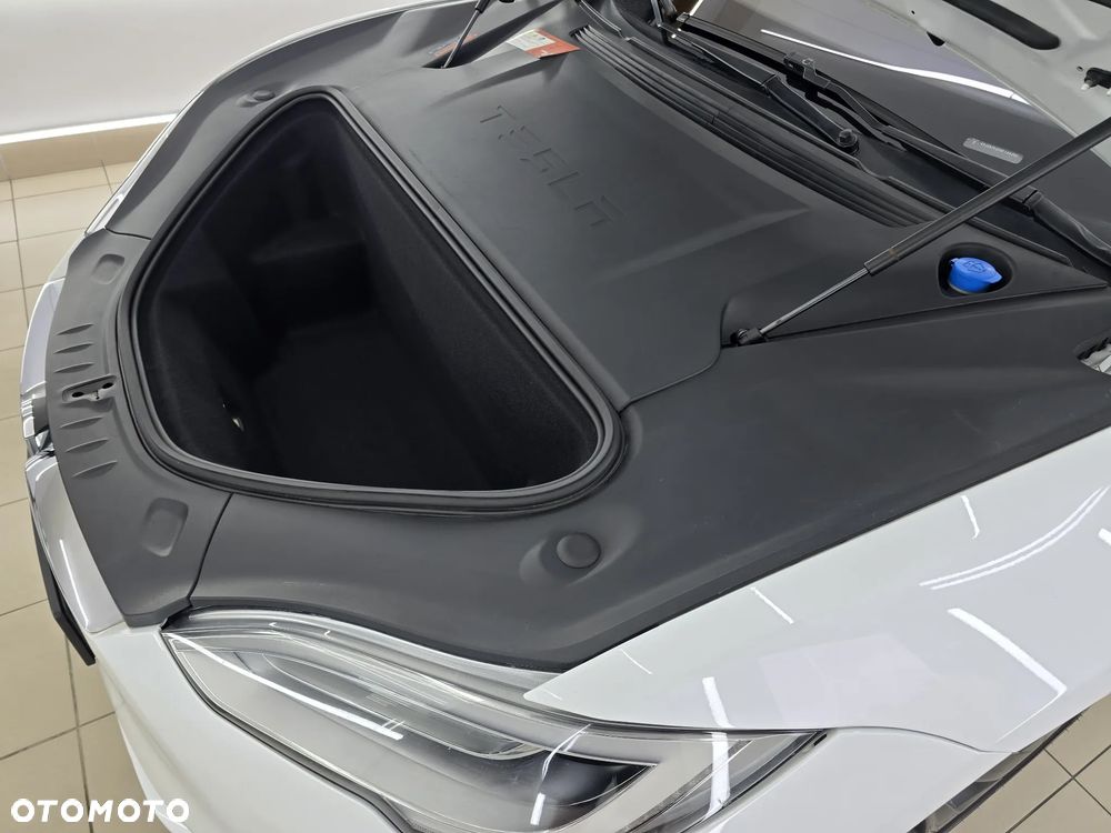 Tesla Model S Dual Motor Allradantrieb - 11