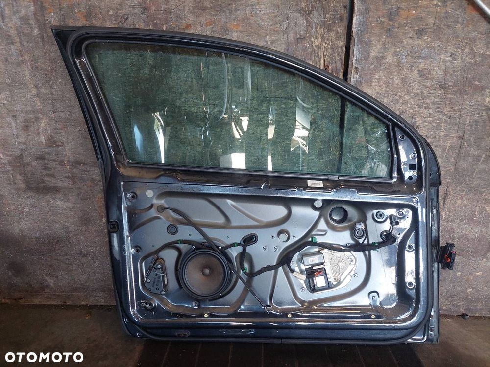 DRZWI KOMPLETNE LEWY PRZÓD VOLKSWAGEN GOLF V 3D LC9Z - 8
