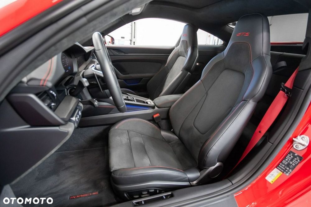 Porsche 911 Carrera 4 GTS PDK - 29