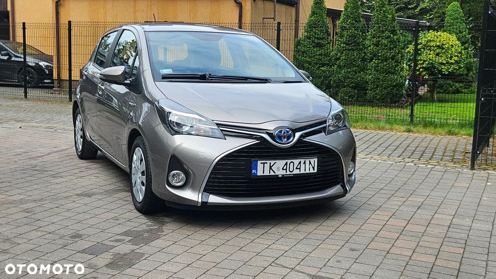 Toyota Yaris Hybrid 100 Dynamic - 2