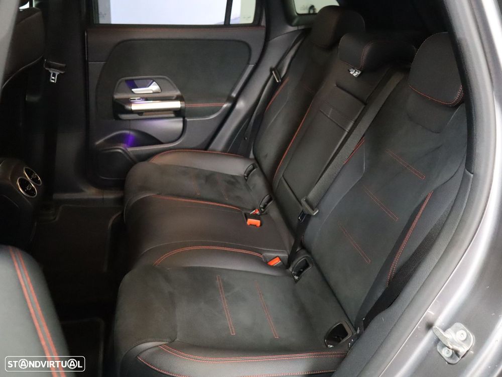 Mercedes-Benz EQA 300 4Matic AMG Line - 11