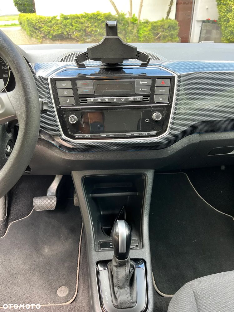Volkswagen up! e-up - 11