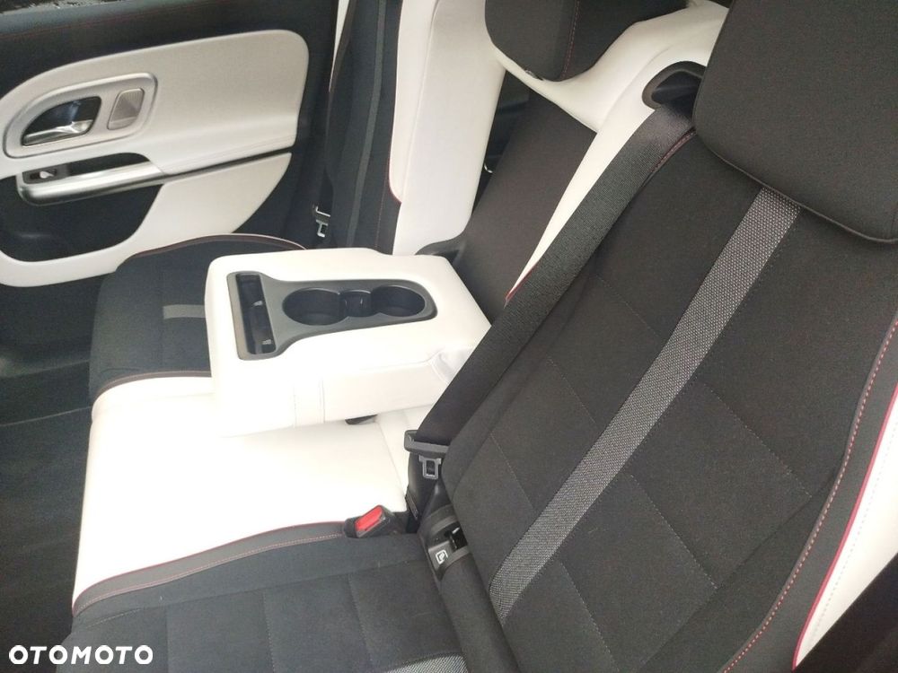 Mercedes-Benz GLB - 27