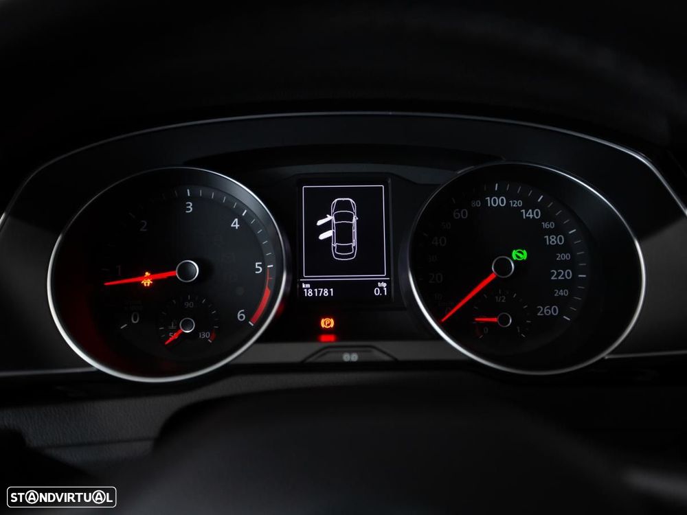 VW Passat 1.6 TDI Business DSG - 19