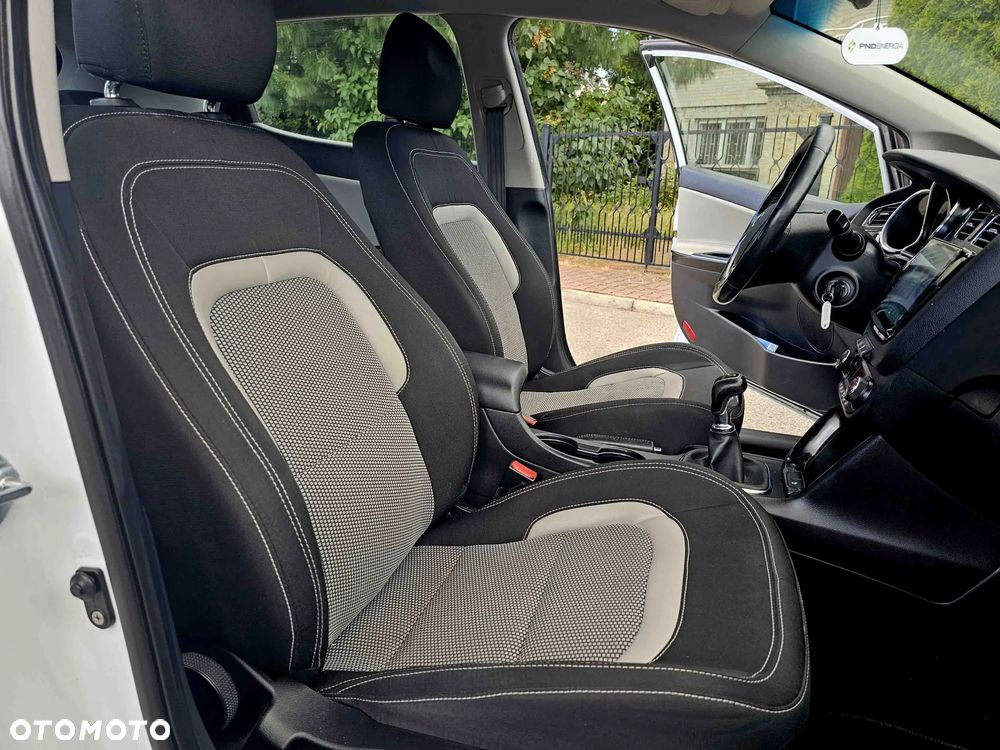 Kia Ceed 1.6 GDI ISG Platinum Edition - 16