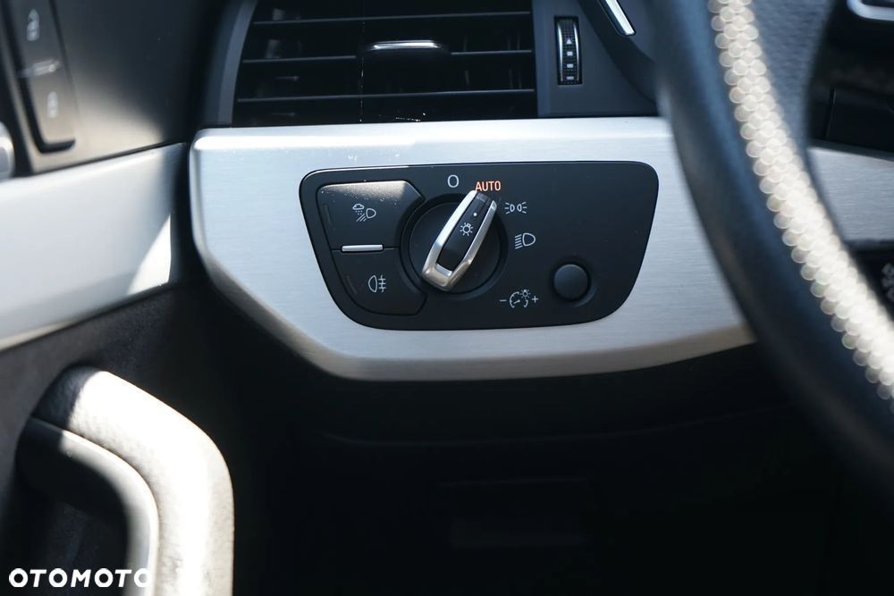 Audi A4 Avant 40 TFSI S tronic S line - 31