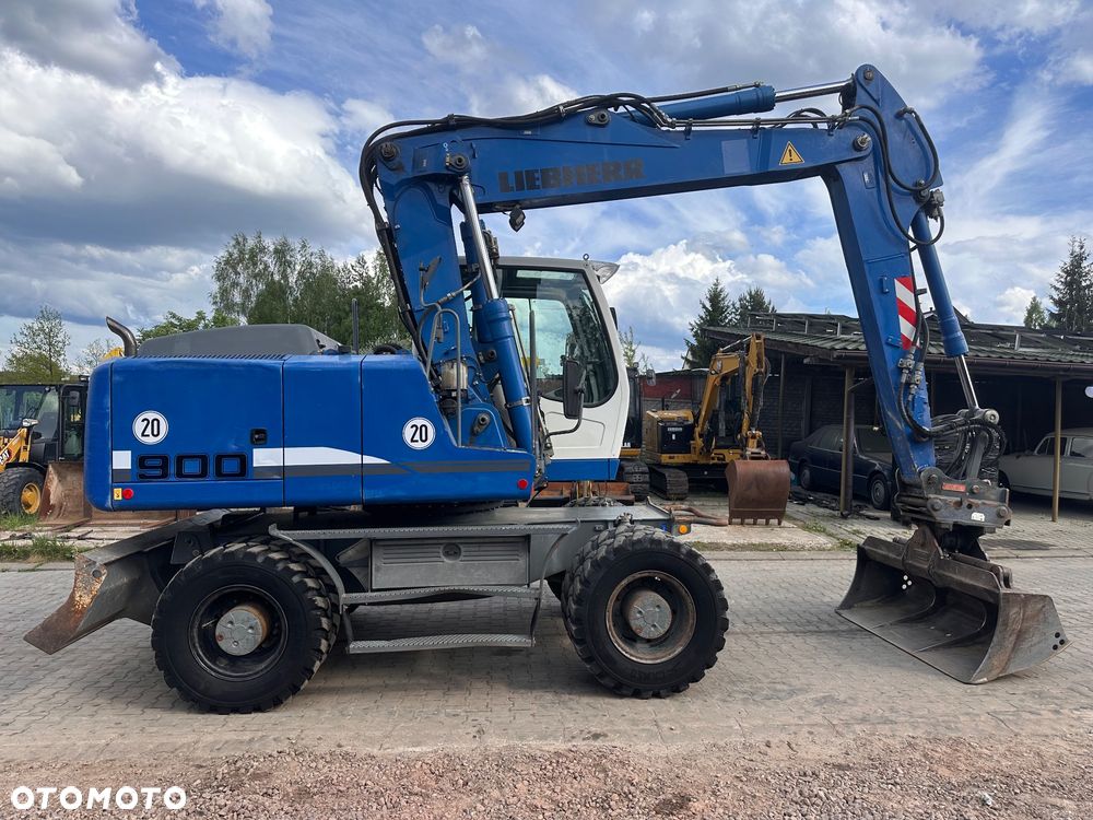 Liebherr A 900 C - 5