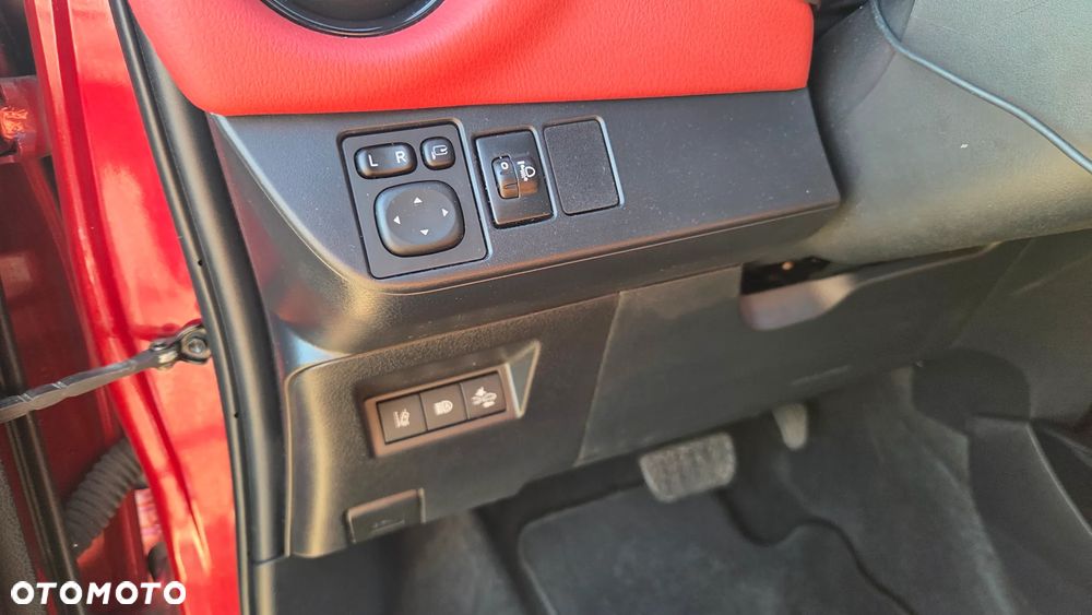 Toyota Yaris Hybrid 100 Selection - 14