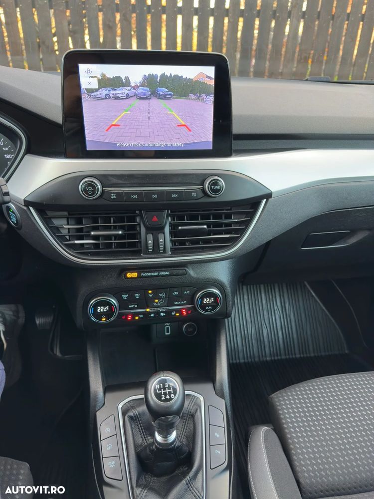 Ford Focus 1.5 EcoBlue Start-Stopp-System TITANIUM - 19