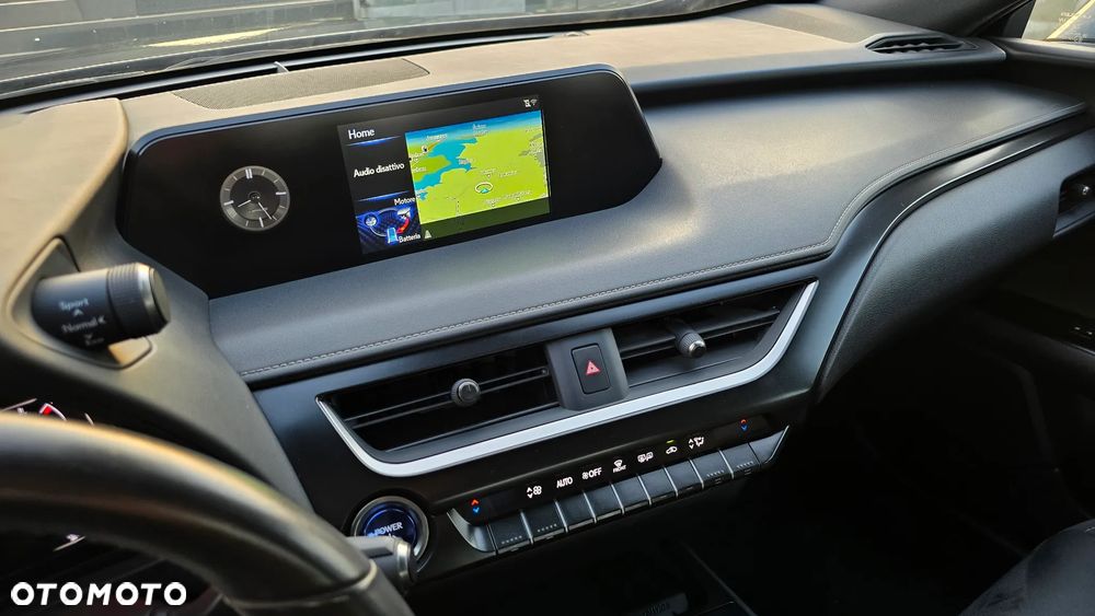 Lexus UX - 26
