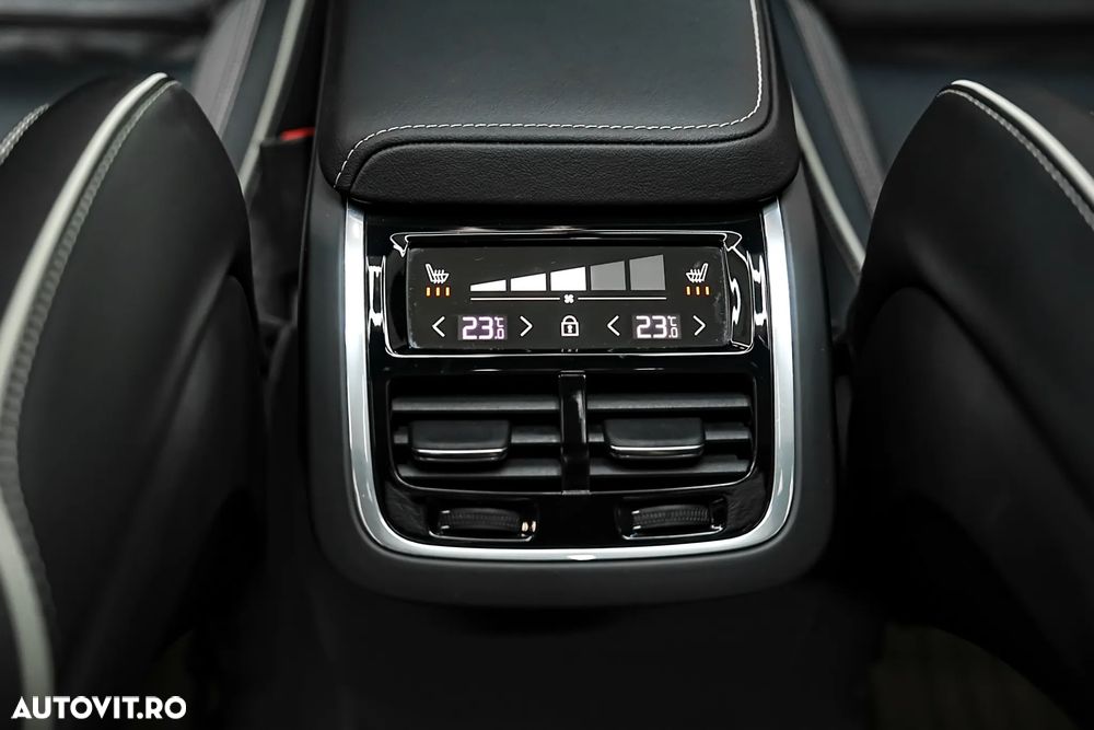 Volvo XC 60 B4 D AWD Ultimate Dark - 31