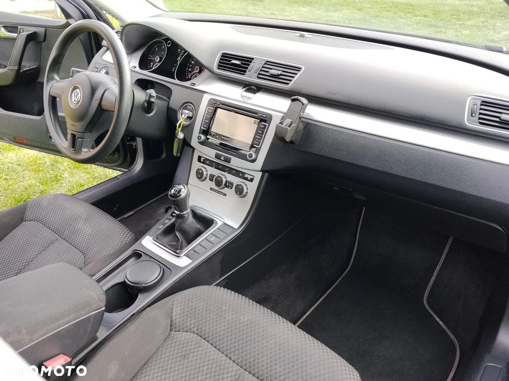 Volkswagen Passat 1.6 TDI Trendline - 21