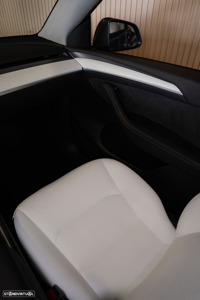 Tesla Model Y Long Range Dual Motor AWD - 38