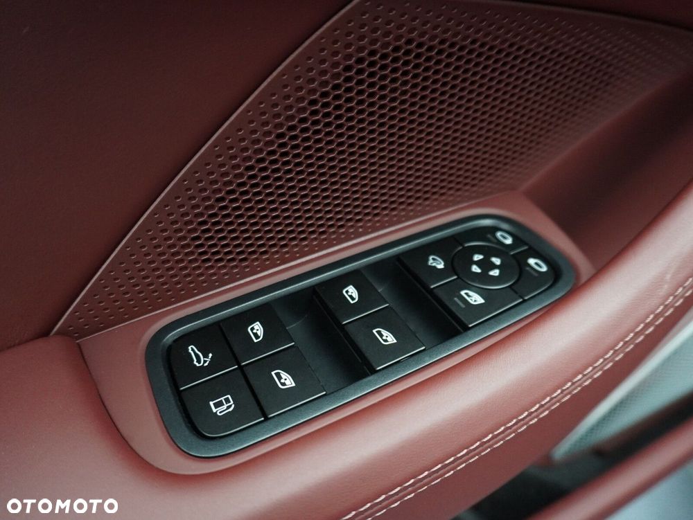 Porsche Panamera Turbo S E-Hybrid PHEV - 25