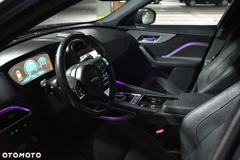 Jaguar F-Pace - 11