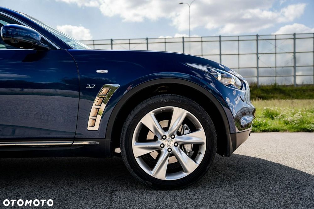 Infiniti QX70 - 9
