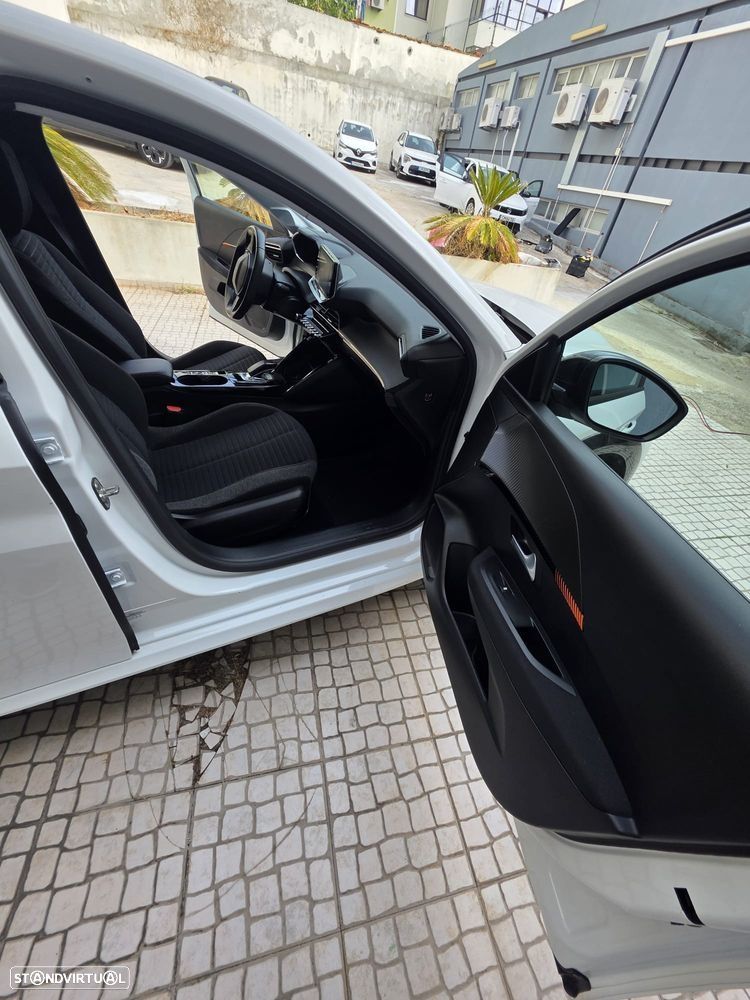 Peugeot e-208 - 16