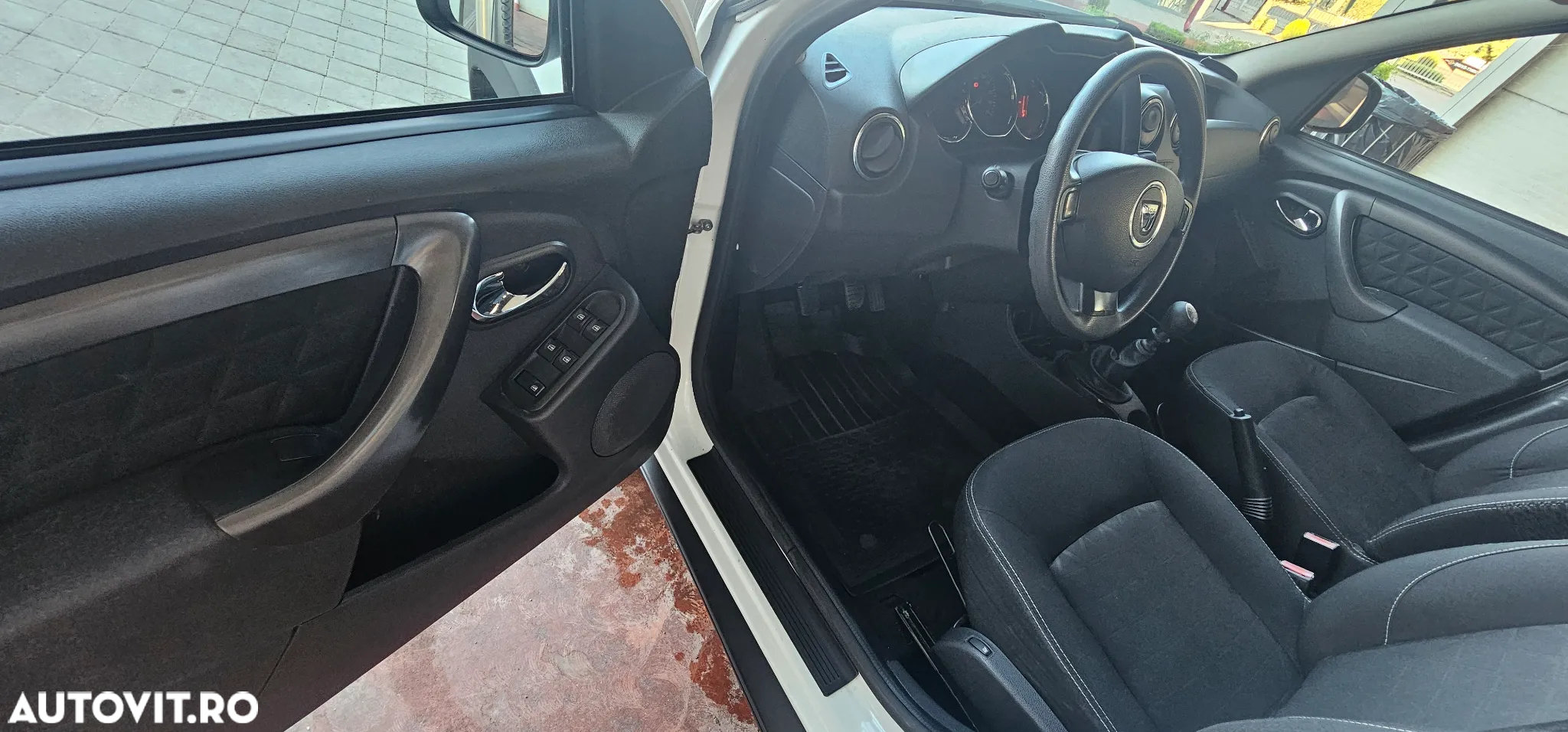 Dacia Duster 1.2 TCe 4x2 Laureate - 9