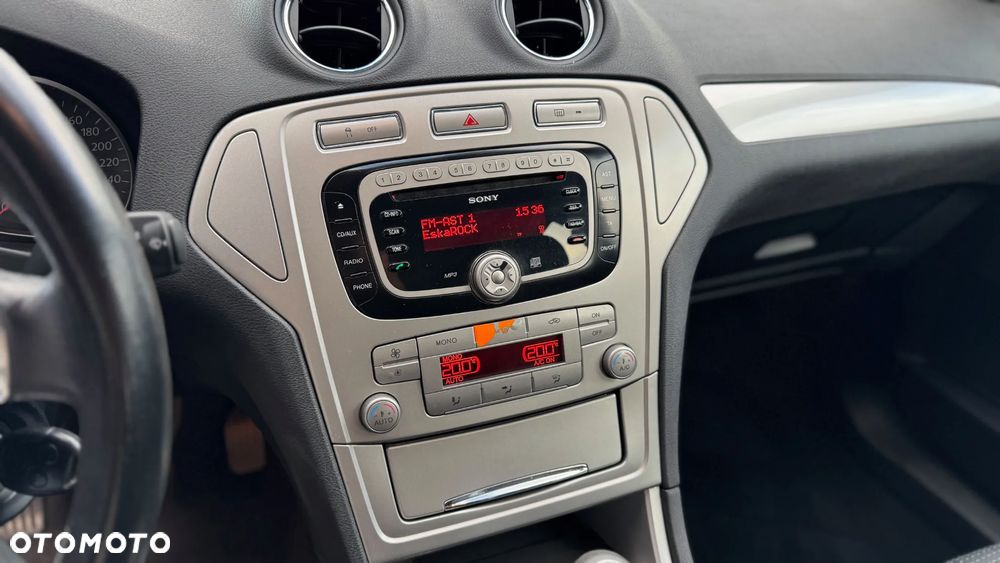 Ford Mondeo 1.6 Ambiente - 24