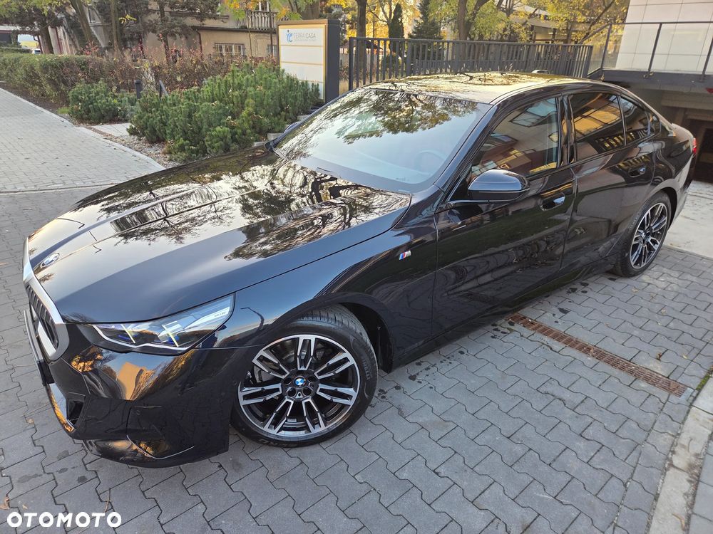 BMW 5 Series 2023 photo 2