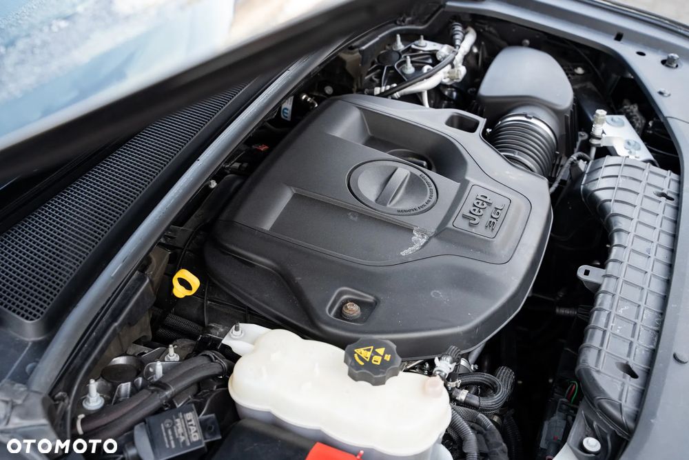 Jeep Grand Cherokee - 32