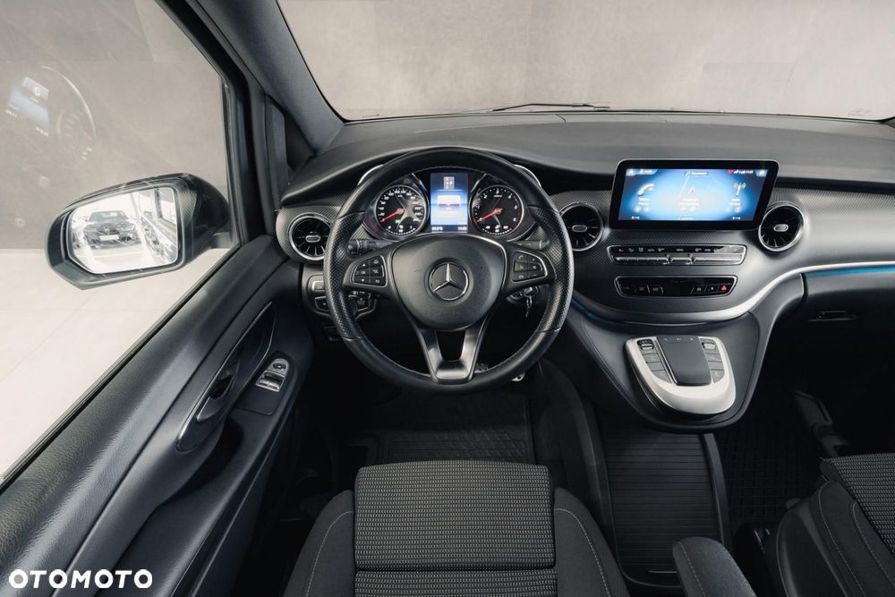 Mercedes-Benz Klasa V - 12