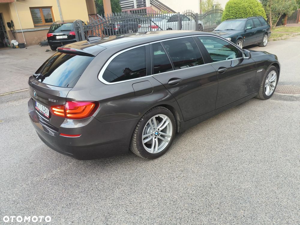 BMW Seria 5 523i Sport-Aut - 4