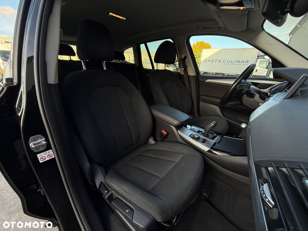 BMW X3 xDrive20i Advantage - 36