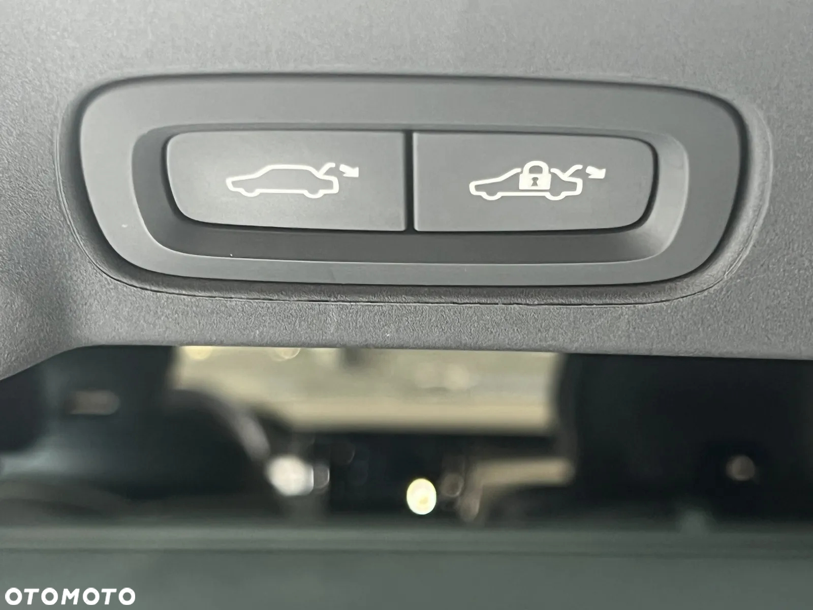 Volvo V90 D5 AWD R-Design - 23