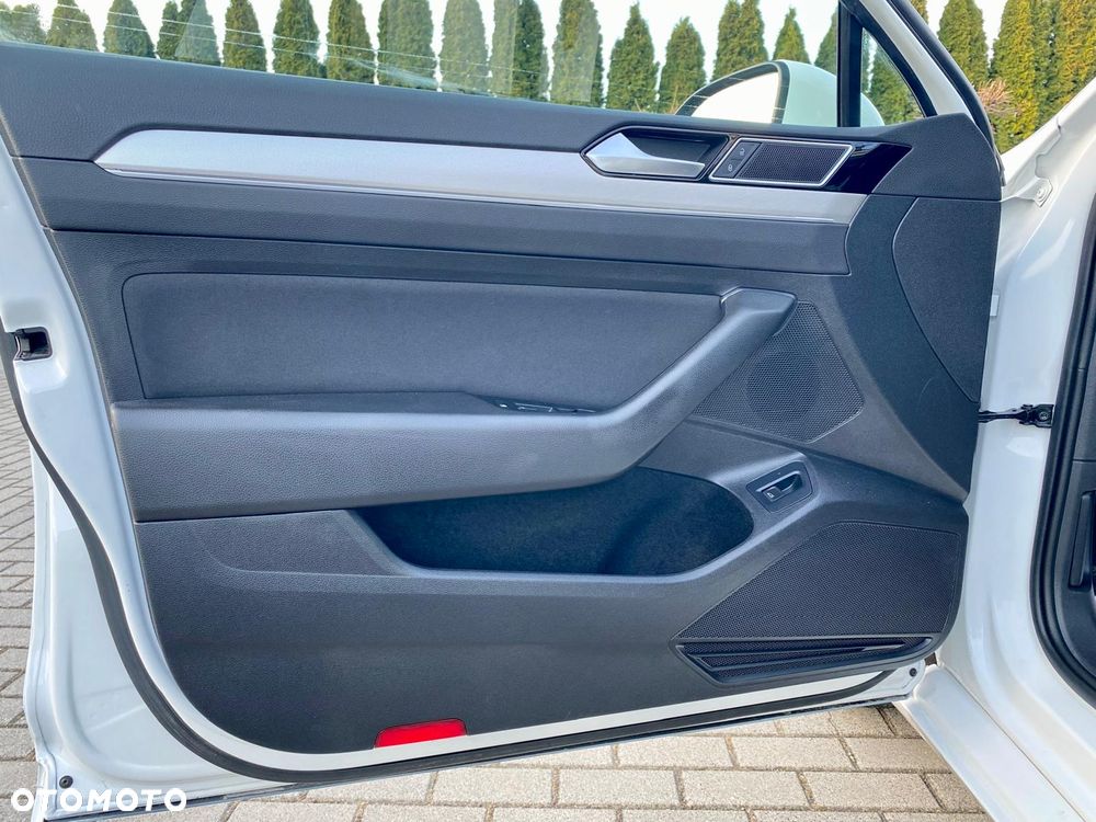 Volkswagen Passat 1.5 TSI OPF DSG Highline - 20