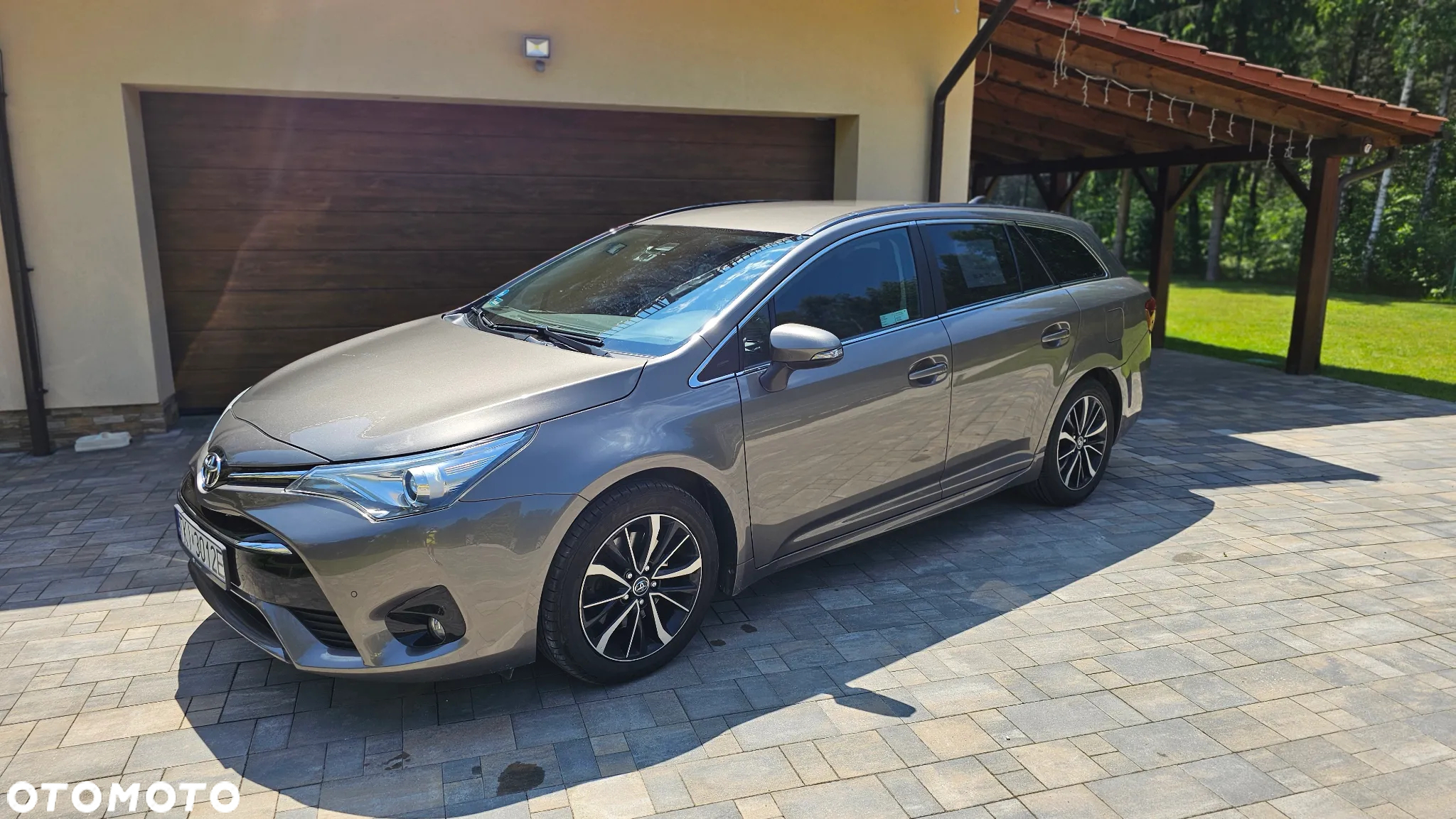 Toyota Avensis 2.0 D-4D Premium - 16