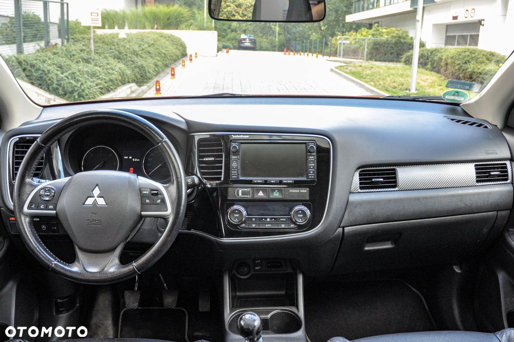 Mitsubishi Outlander - 11