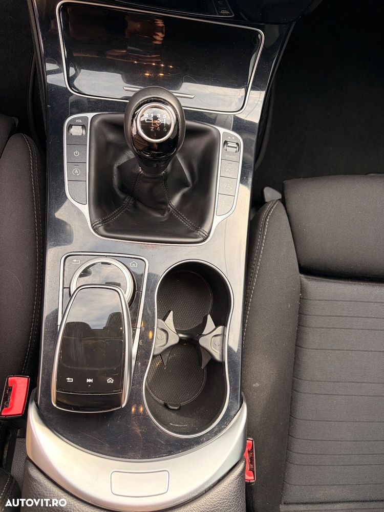 Mercedes-Benz C - 12