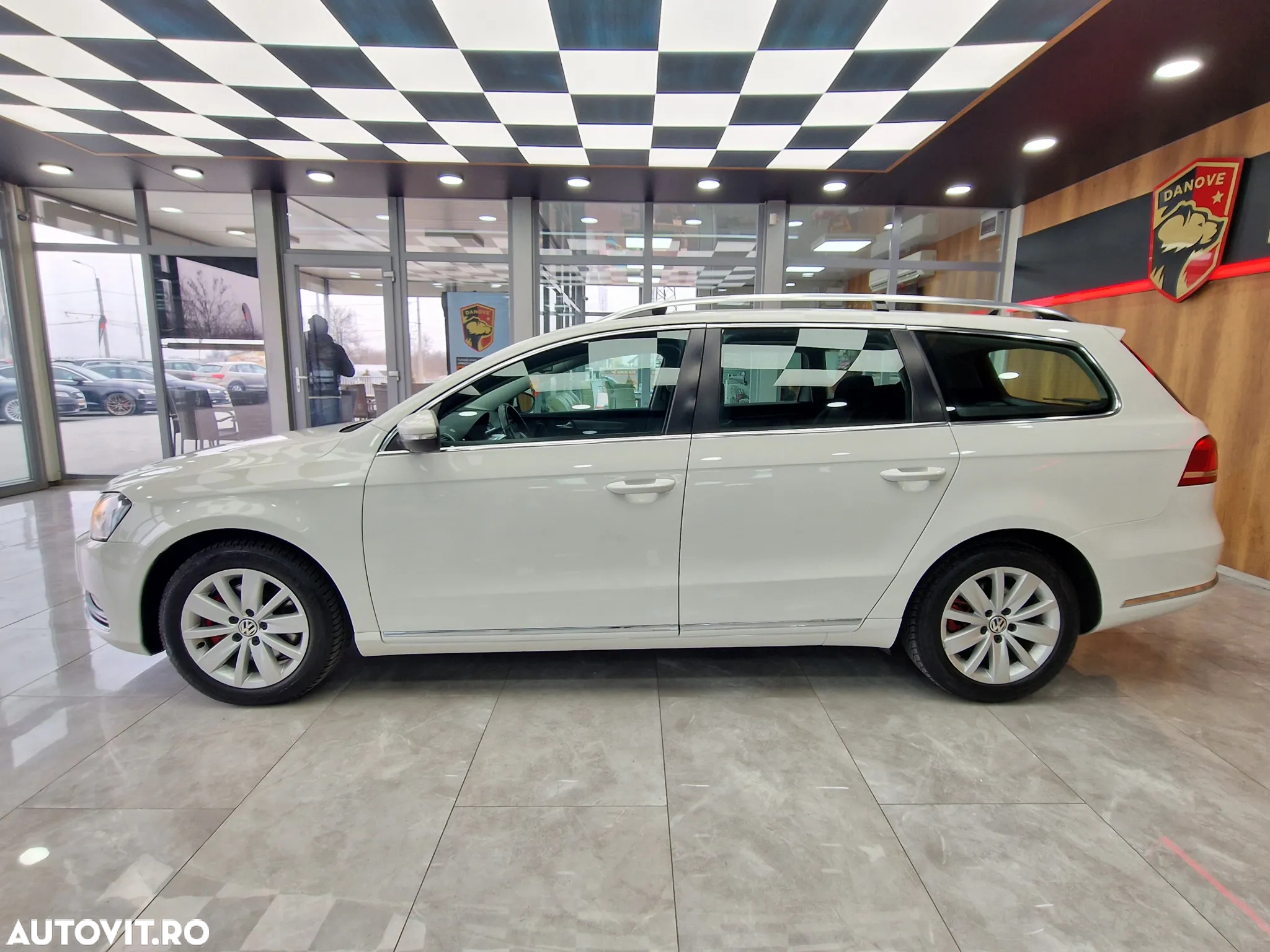Volkswagen Passat Variant 2.0 TDI BlueMotion Technology DSG Comfortline - 4