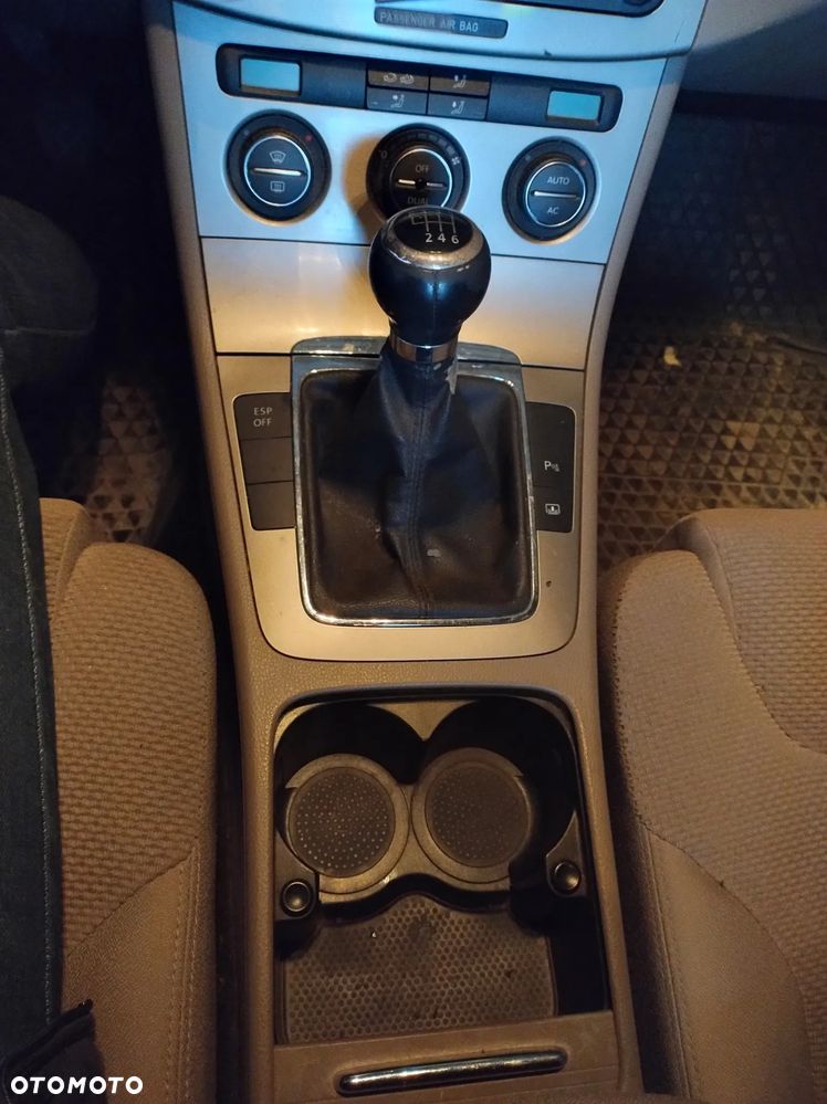 Volkswagen Passat 2.0 TDI DPF Comfortline - 10