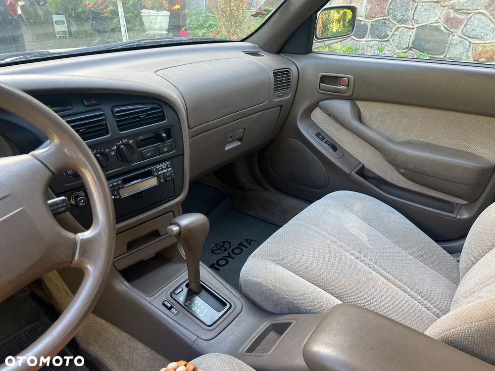 Toyota Camry 3.0 V6 LE - 17