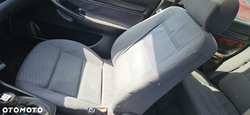 AUDI A4 B5 1.6 ADP 94- 99 - BLOTNIK PRZÓD PRAWY LZ5T - 19