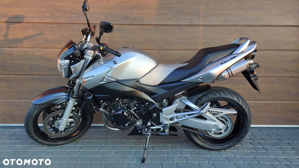 Suzuki GSR - 1