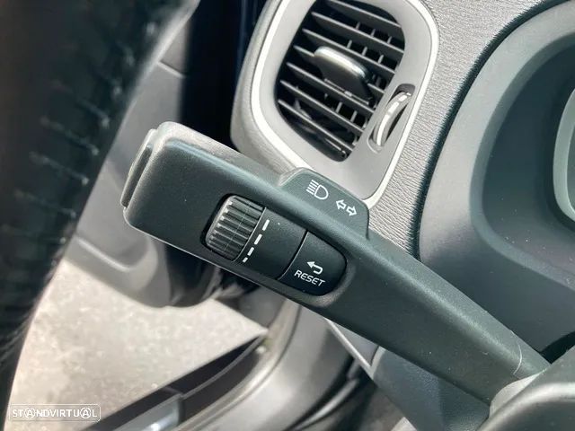 Volvo V40 T2 Momentum - 19