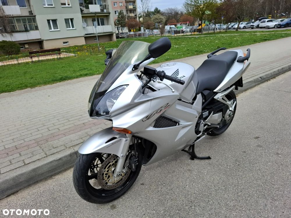 Honda VFR - 28