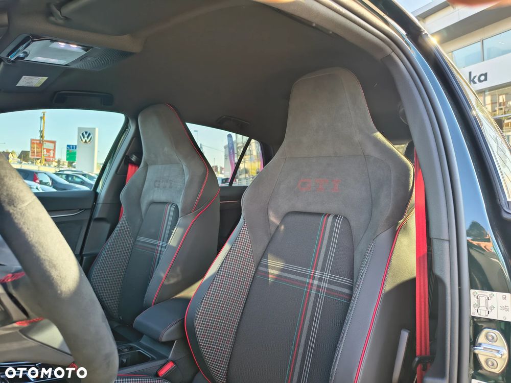 Volkswagen Golf - 17
