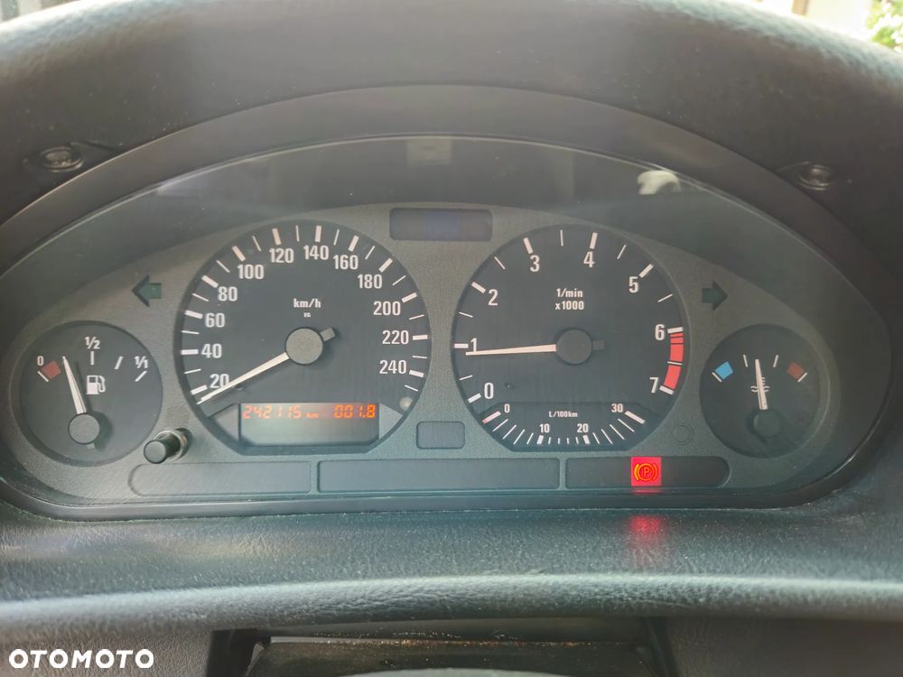 BMW Seria 3 318i - 27