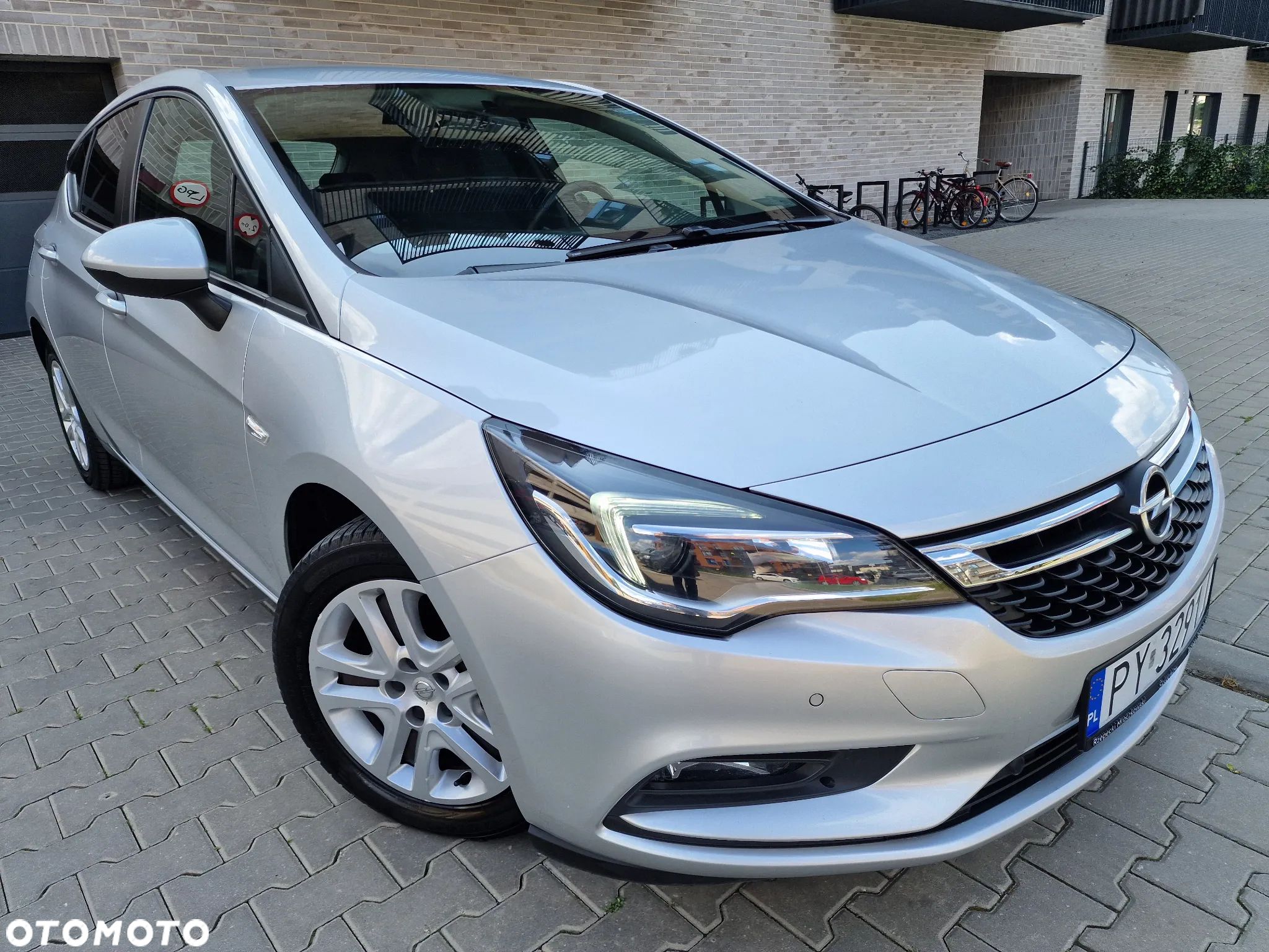 Opel Astra V 1.6 CDTI Essentia - 1